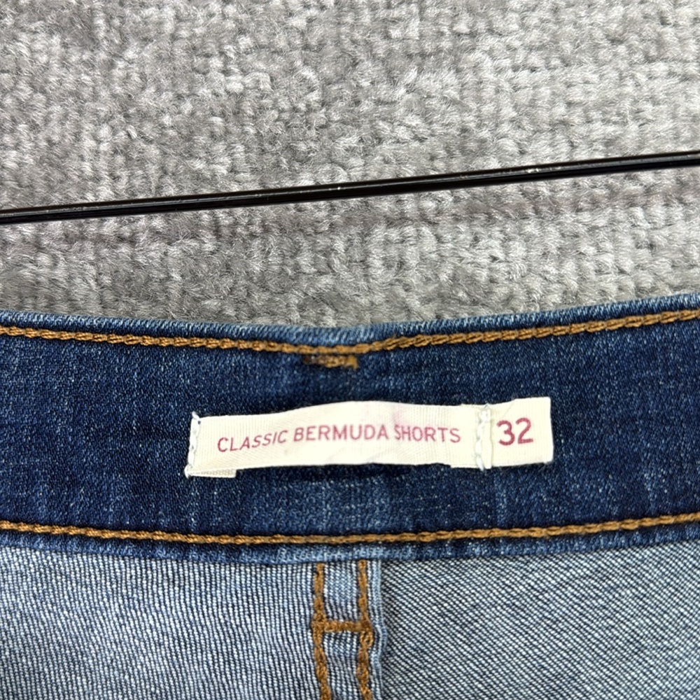 Levis Blue Jean Denim Shorts Classic Bermuda Womens Size 32 Mid Rise - Picture 6 of 10